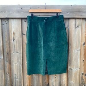 Danier | Suede Leather 🌲 Forest Green Skirt With Front Slit